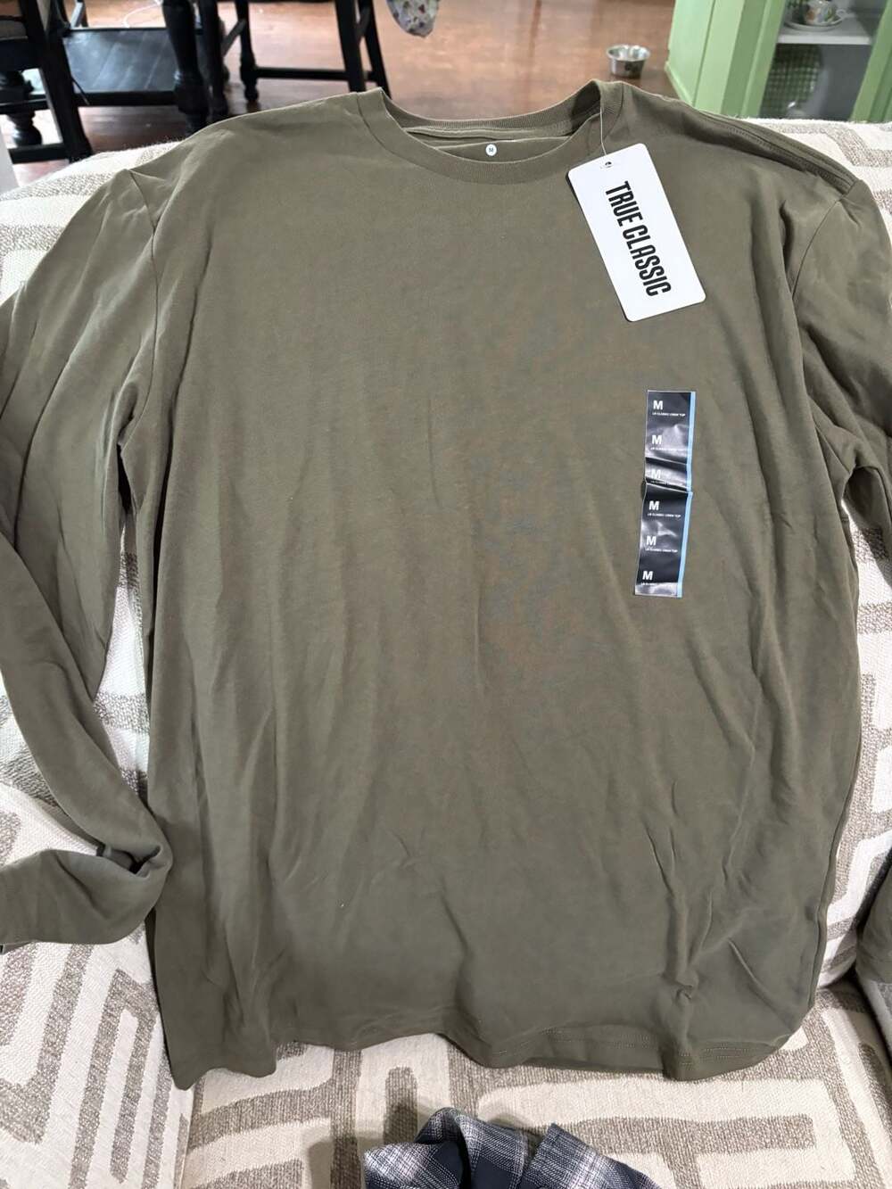 True Classic Long Sleeve Crew Top Men's Size M Olive Green New